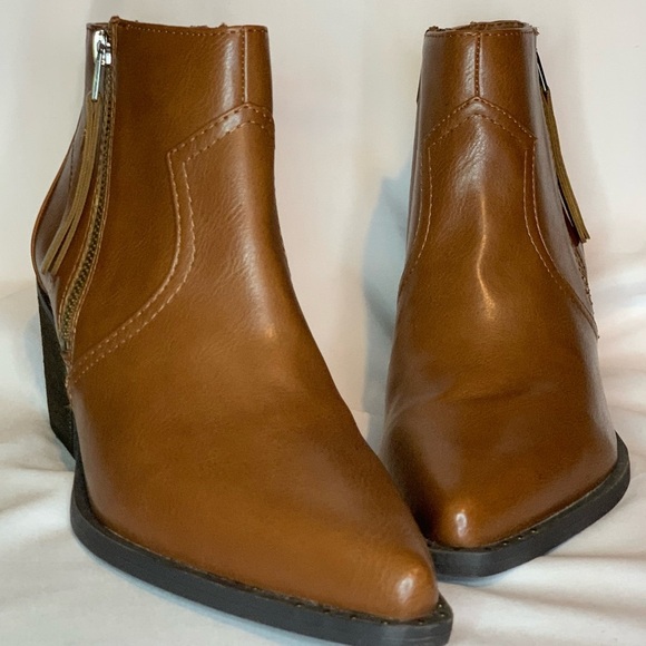 2 for $48 Women’s Sam Edelman Brown Ankle Booties with Sleek Design - Picture 1 of 6